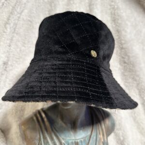 Vince Camuto 90s Women’s Black Velvet Velour Leopard Print Bucket Hat One Size
